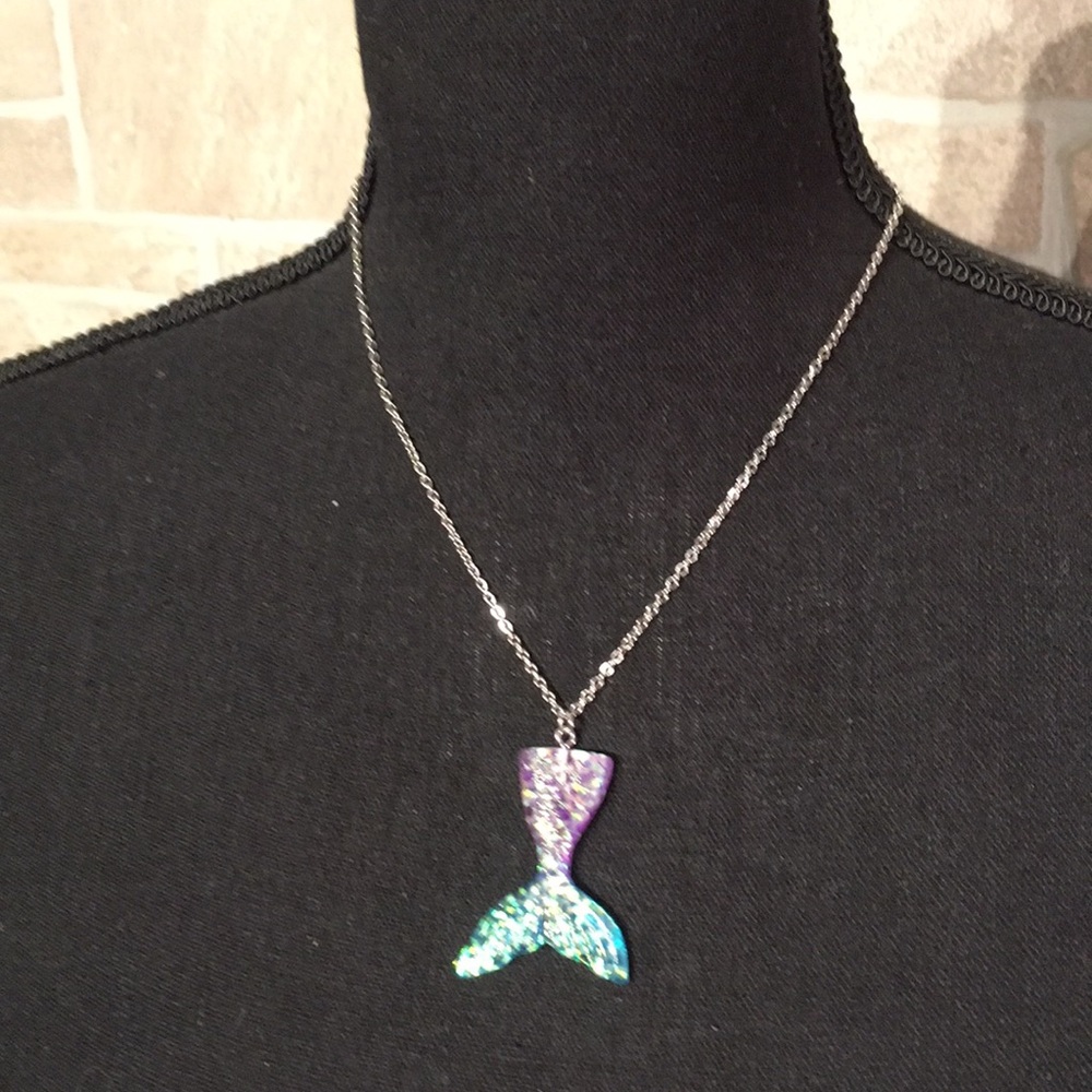 MERMAID - earrings, necklace & keyring charm 🧜‍♀️ - Picture 2 of 5